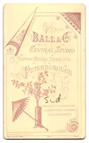 Fotografie Ball & Co., Peterborough, 13 Narrow Bridge Street, Süsses gelocktes Mädchen