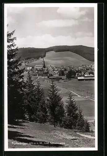 AK Furtwangen /bad. Schwarzwald, Ortspartie mit Kirche