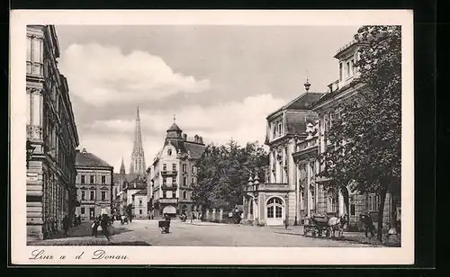 AK Linz a. D., Strassenpartie mit Passanten