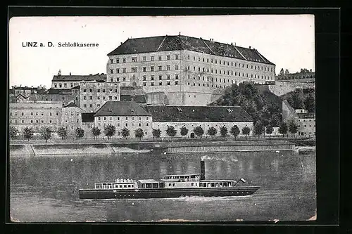 AK Linz /Donau, Schlosskaserne von der Donau aus