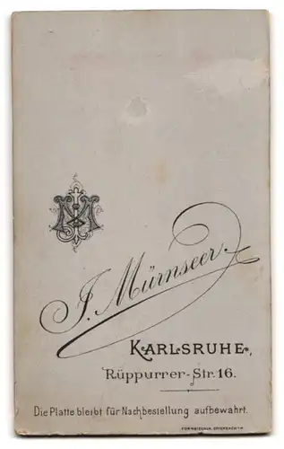 Fotografie J. Mürnseer, Karlsruhe, Rüppurrer-Str. 16, Herr im Anzug mit Krawatte