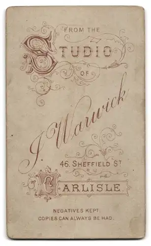 Fotografie J. Warwick, Carlisle, 46 Sheffield Street, Junger Herr in elegantem Anzug