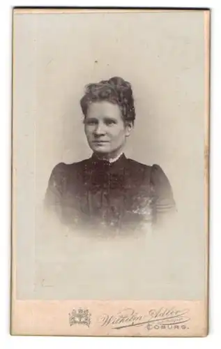 Fotografie Wilhelm Adler, Coburg, Allee 6, Junge Dame mit hochgestecktem Haar