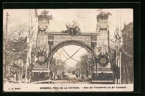 AK Angers, Fete de la Victoire - Arc de Triomphe du BD Carnot