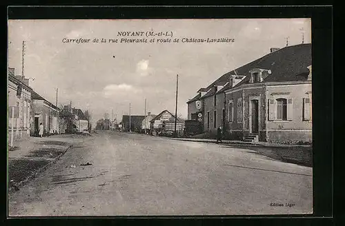 AK Noyant, Carrefour de la rue Pleurante et route de Chateau-Lavallière