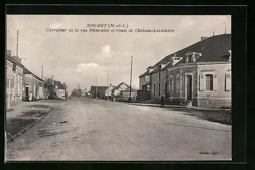 AK Noyant, Carrefour de la rue Pleurante et route de Chateau-Lavallière