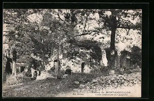 AK Montaiguillon, Ruines, Cour intérieure et Chapelle