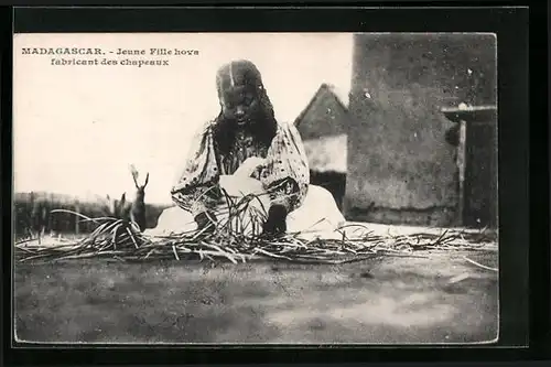 AK Madagascar, Jeune Fille hova fabricant des Chapeaux