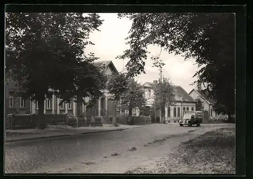 AK Kroppenstedt, Hauptstrasse mit Auto