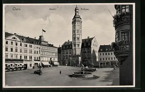 AK Gera, Strassenpartie am Markt mit Rathaus