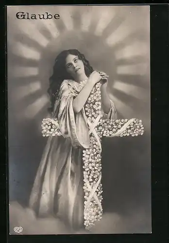 AK Glaube, Betendes Mädchen am Kreuz
