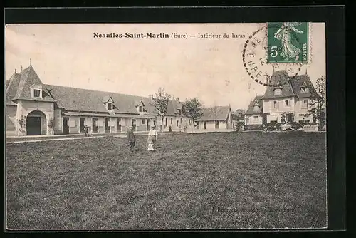 AK Neaufles-Saint-Martin, Intérieur du haras