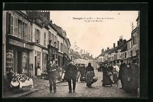 AK Nangis, Rue de la Poterie un Jour de Marché