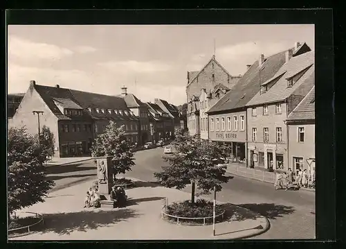 AK Hettstedt /Südharz, Marktplatz mit Passanten