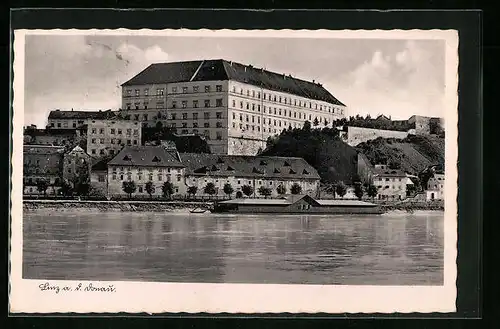 AK Linz a. D., Ortsansicht vom Wasser aus