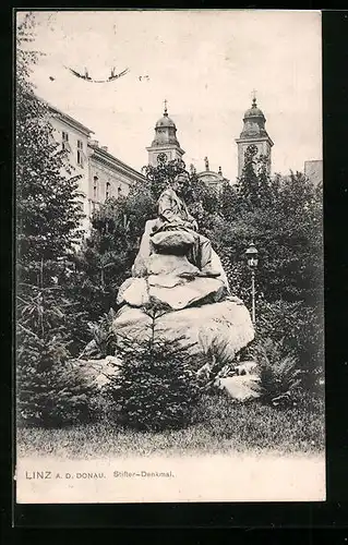 AK Linz a. d. Donau, Stifter-Denkmal vor der Doppelturmkirche