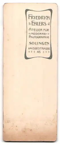 Fotografie Friedrich Ehlers, Solingen, Kaiserstr. 45, junger Mann trägt modischen Anzug