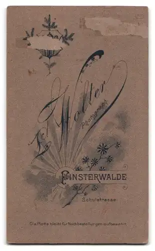 Fotografie L. Wolter, Finsterwalde, Kleines Mädchen im weissen Kleid