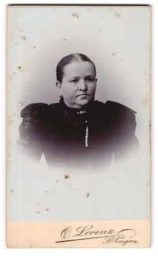 Fotografie Otto Lorenz, Solingen, Kaiserstr. 259, Bürgerliche Dame mit zurückgebundenem Haar