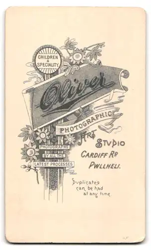 Fotografie J. Oliver, Pwllheli, Cardiff Rd., Junges Mädchen im hübschen Kleid