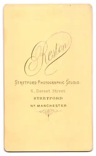 Fotografie Arthur Reston, Stretford /Manchester, 6, Dorset Street, Bürgerliche Dame mit Hochsteckfrisur