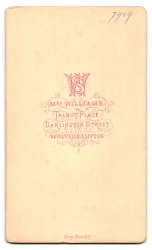 Fotografie Mrs. Williams, Wolverhampton, Darlington Street, Charmanter Herr im Anzug mit Krawatte