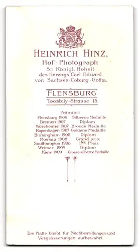 Fotografie Heinrich Hinz, Flensburg, Toosbüy-Strasse 15, Portrait Dame im weissen Kleid festlich gekleidet