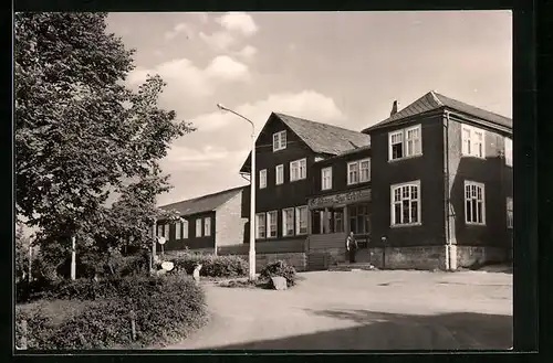 AK Wittgendorf /Rudolstadt, Gasthaus Zur Erholung mit Strassenpartie