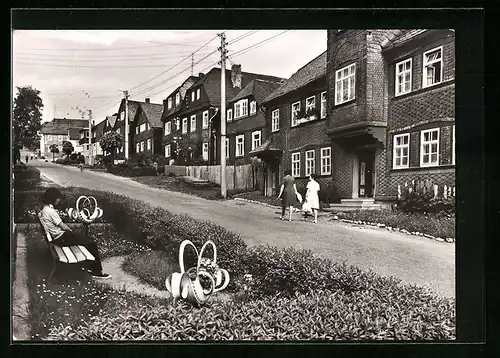 AK Oberhain /Rudolstadt, Häuseransichten mit Strassenpartie und Passanten