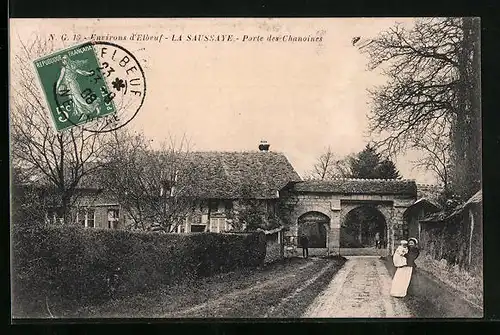 AK La Saussaye, Porte des Chanoines