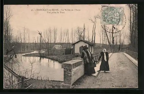 AK Marcilly-sur-Eure, La Vallée de l`Eure - Vue prise du Pont