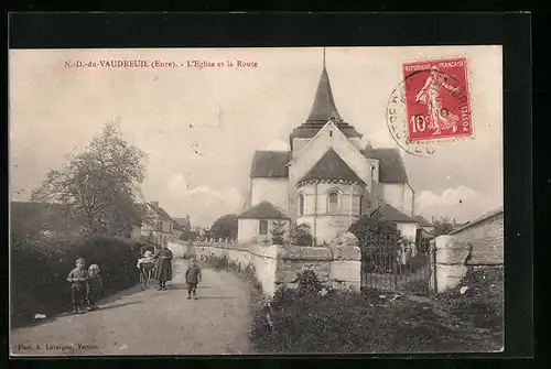 AK Notre-Dame-du-Vaudreuil, L`Eglise et la Route
