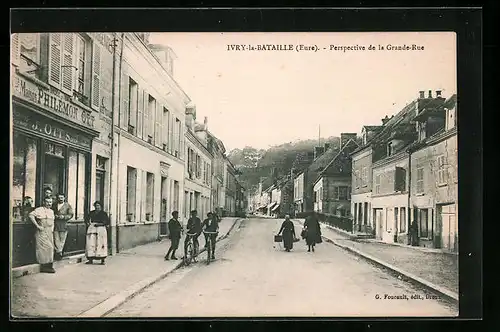AK Ivry-la-Bataille, Perspective de la Grande-Rue