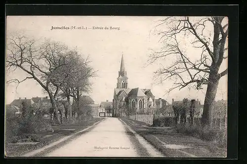 AK Jumelles, Entrée di Bourg