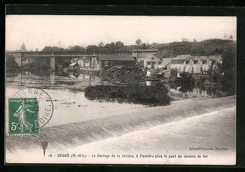 AK Segré, Le barrage de la rivière, à l`arrière le pont du chemin de fer