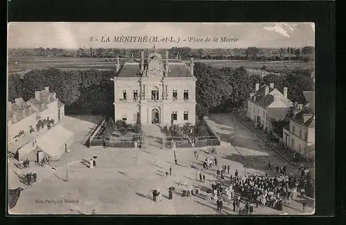 AK La Ménitré, Place de la Mairie