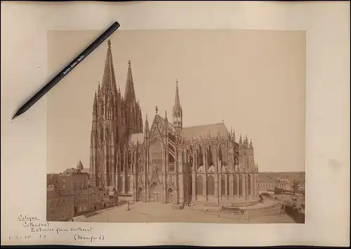 Fotografie unbekannter Fotograf, Ansicht Köln, Kölner Dom, Kathedrale mit Domplatz & Hotel Du Dome