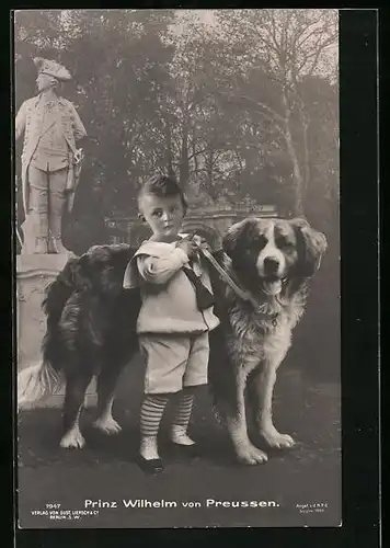 AK Prinz Wilhelm von Preussen mit Bernhardiner vor Statue des Alten Fritz