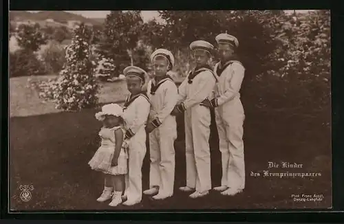 AK Die Kinder des Kronprinzenpaares Wilhelm von Preussen in Matrosenuniform mit Mützenband S. M. S. Kronprinz