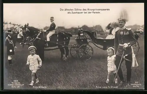 AK Die ältesten Söhne des Kornprinzenpaares Wilhelm von Preussen als Zuschauer der Parade