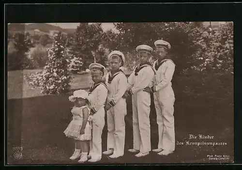 AK Die Kinder des Kronprinzenpaares Wilhelm von Preussen in Matrosenuniform mit Mützenband S. M. S. Kronprinz