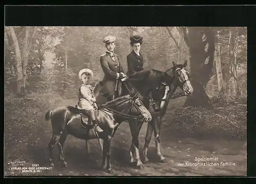 AK Spazierritt der Kronprinzlichen Familie, Kronprinz Wilhelm von Preussen