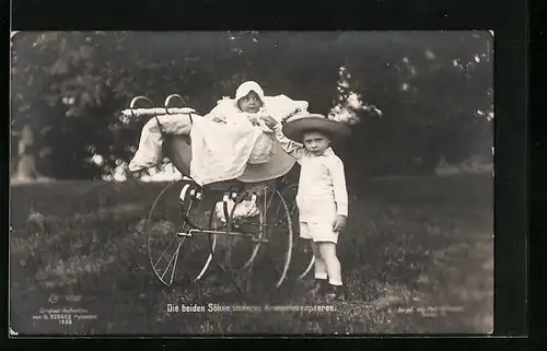 AK Kronprinz Wilhelm von Preussen mit seinem Brüderchen im Kinderwagen