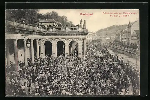 AK Karlsbad, Frühpromenade am Mühlbrunnen (Menschenmenge)