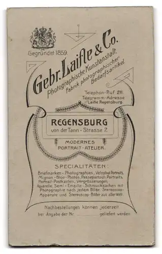 Fotografie Gebrüder Laifle & Co., Regensburg, Von der Tann-Strasse 7, Junger Mann mit Bürstenfrisur und Schnurrbart