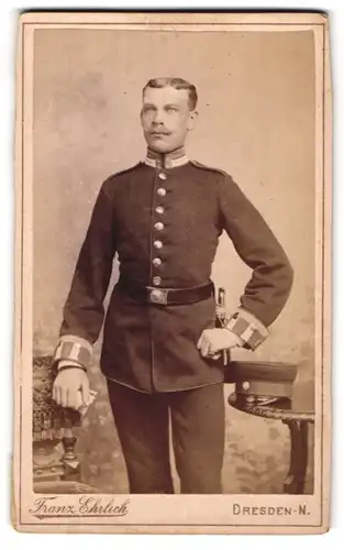 Fotografie Franz Ehrlich, Dresden, Königsbrücker-Strasse 50, Garde-Soldat in Uniform