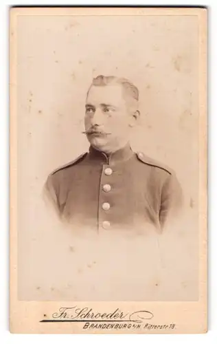 Fotografie Fr. Schroeder, Brandenburg / Havel, Ritterstr. 18, Soldat mit Schnauzbart in Uniform