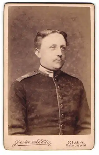 Fotografie Gustav Schlüter, Goslar / Harz, Breitestr. 91, Portrait Uffz. in Uniform mit Schulterstück Rgt. 10