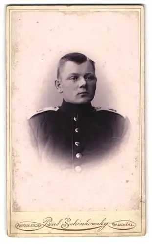 Fotografie Paul Schinkowsky, Graudenz, junger Soldat in Uniform mit Seitenscheitel