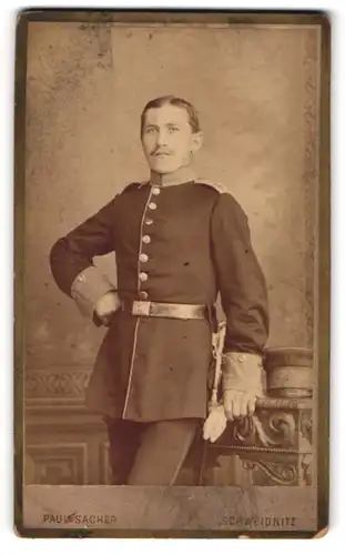 Fotografie Paul Sacher, Scxhweidnitz, Soldat in Uniform Rgt. 6 mit Bajonett